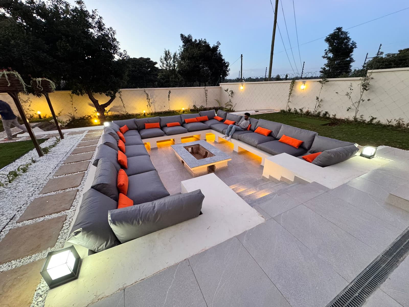 Sunken fire pit lounge at dusk, Thome residence